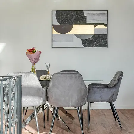 The Iconic Terrace Apartment *
