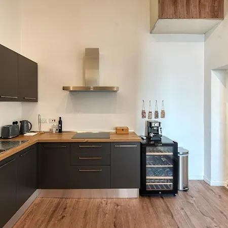 The Iconic Terrace *