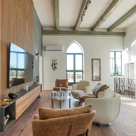The Iconic Terrace Apartment *