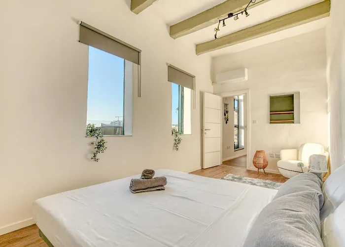 The Iconic Terrace Apartment *